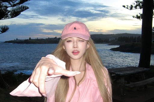 25岁男子猥亵20余名独行女性获刑8个月；“自己在淋雨却为小动物遮风挡雨”外卖小哥大雨中救断腿小狗感动无数网友｜三工晨报